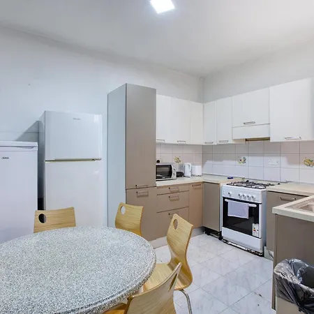 Swieqi With Private Courtyard