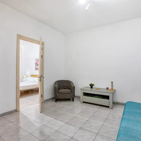 Swieqi With Private Courtyard Apartment *